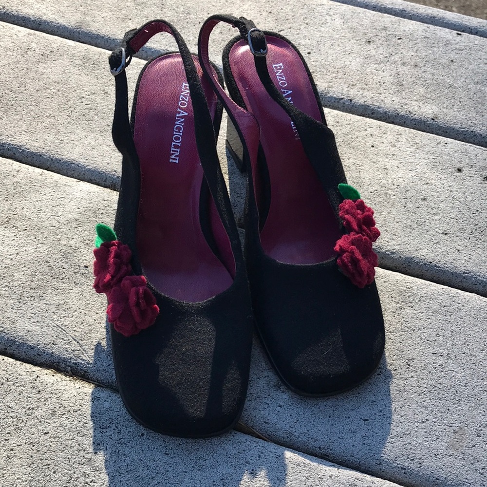 Adorable Enzo Angiolini Wool square heel pumps with flowers 5 1/2